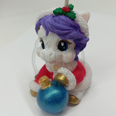 Символ 2026 года Лошадка с елочной игрушкой 